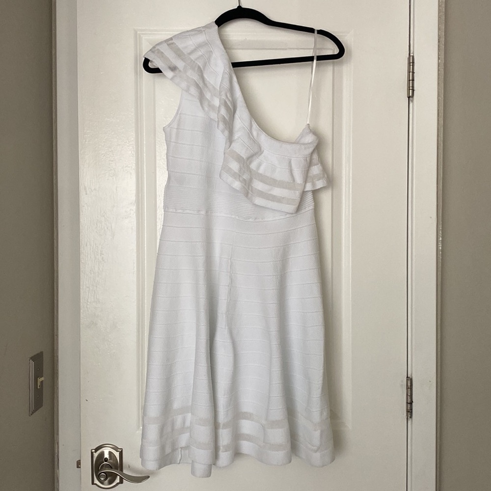 White Ted Baker One Shoulder Dress Size 3 & 4 (8 & 10) NWT - Picture 5 of 10